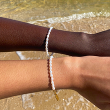 Load image into Gallery viewer, Freshwater pearl bracelet
